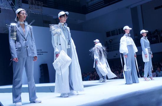 青春之裳，設(shè)計之聲 廣美工業(yè)設(shè)計學(xué)院2017屆服裝專業(yè)畢業(yè)作品展